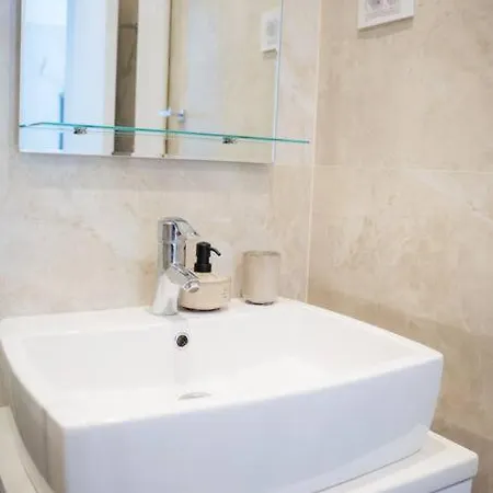 Downtown, Spacious, 2 Bedroom * Belgrade