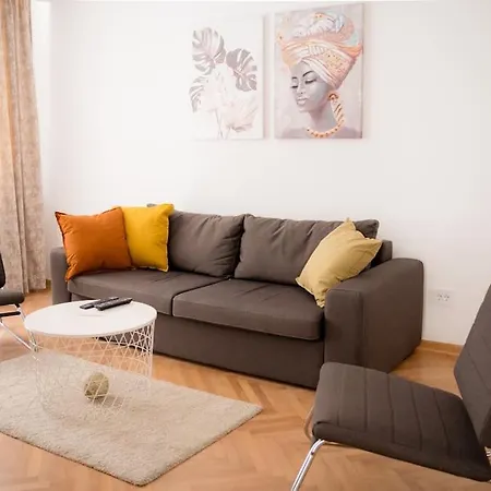 Downtown, Spacious, 2 Bedroom * Belgrade