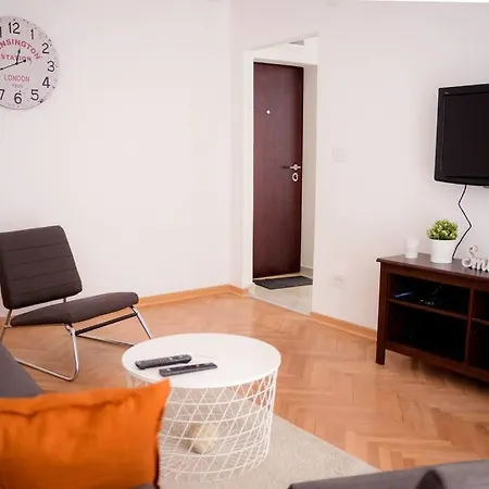 Downtown, Spacious, 2 Bedroom Belgrade