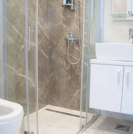 Апартаменты Downtown, Spacious, 2 Bedroom *
