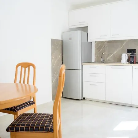 Downtown, Spacious, 2 Bedroom * Belgrade