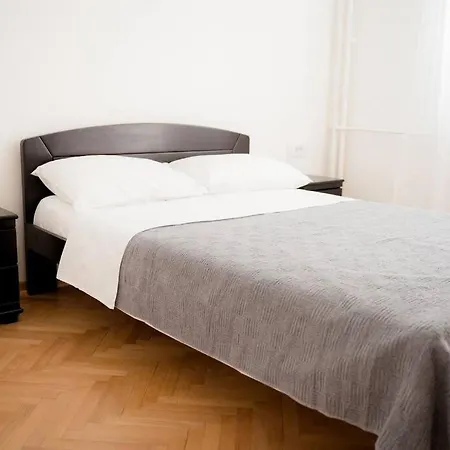 Downtown, Spacious, 2 Bedroom * Βελιγράδι