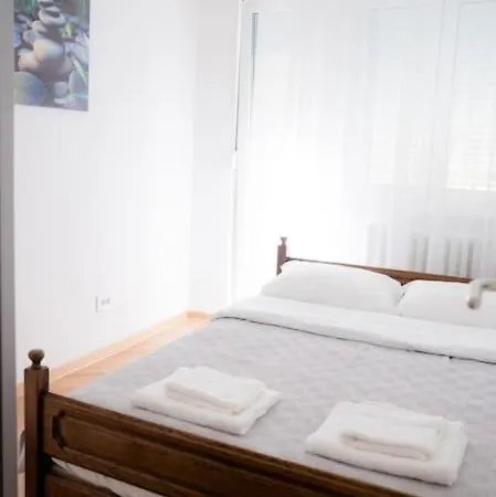 Downtown, Spacious, 2 Bedroom